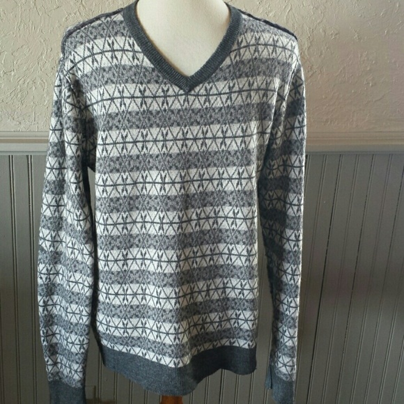 💥KENNETH COLE* SWEATER - Picture 3 of 5